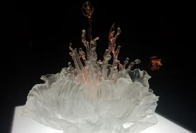 What is the difference between glass and liuli?