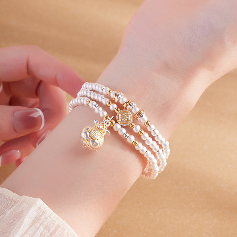 Close model view of silver Koi Fish bracelet