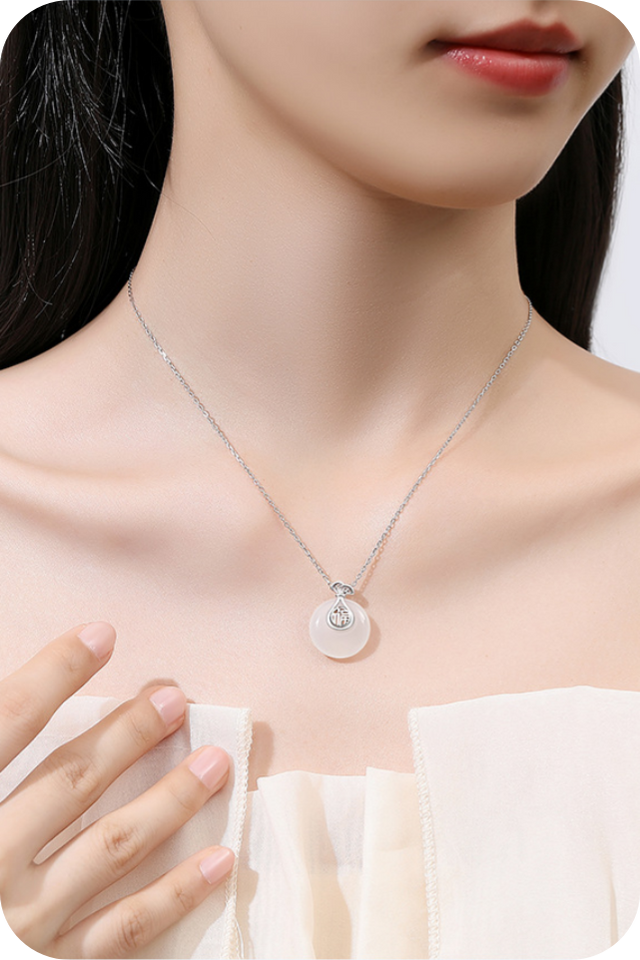 Jade “Blessing Pouch” Pendant – Calm Mind, Gentle Joy & Timeless Grace