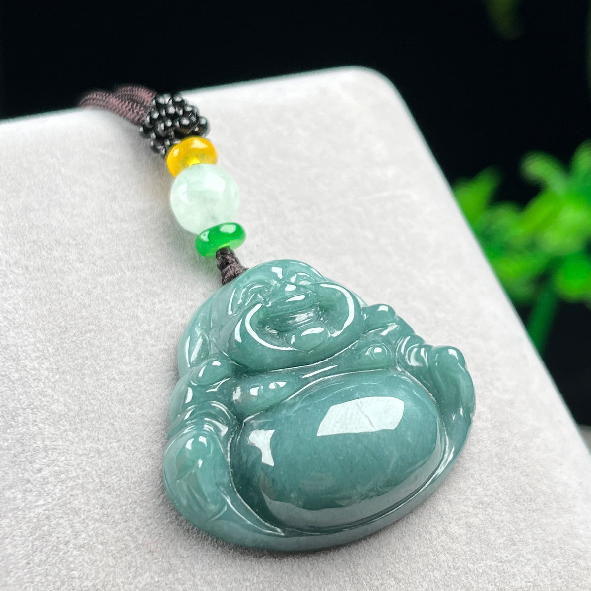 Natürlicher Grün-Weiß-Jaspis Lachender Buddha Vollständiger Segen Glücksbringer-Anhänger