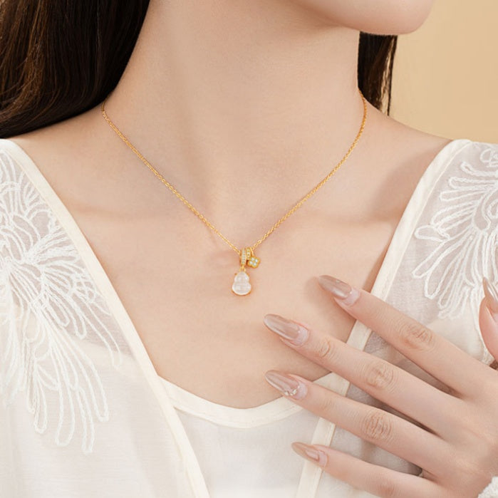 Jade Gourd Pendant Necklace-Luminous Blessing