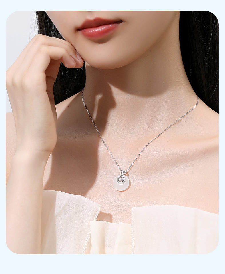 Jade “Blessing Pouch” Pendant – Calm Mind, Gentle Joy & Timeless Grace