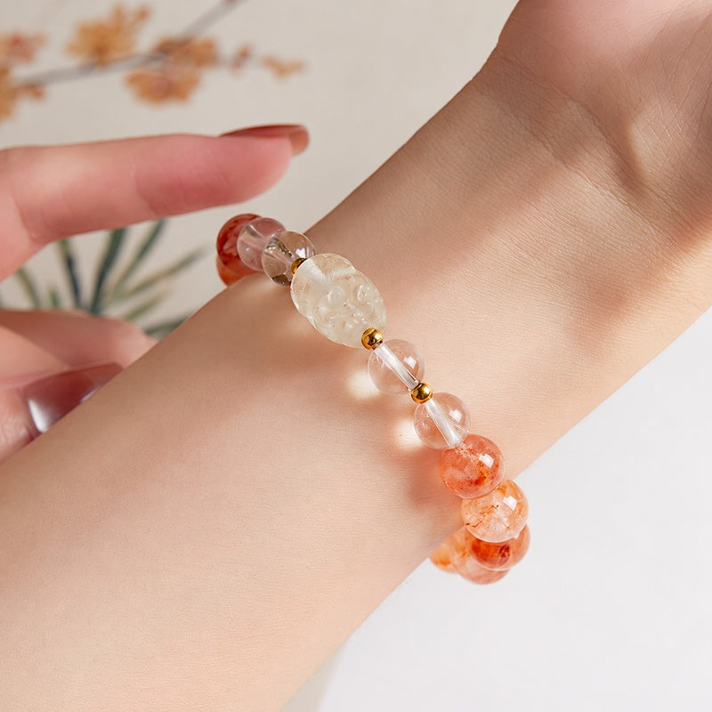 Close-up supplier wrist photo of the lemon quartz Pixiu