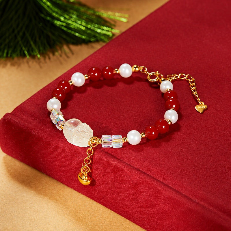 Complete Pixiu freshwater pearl bracelet and adjustable clasp on red fabric