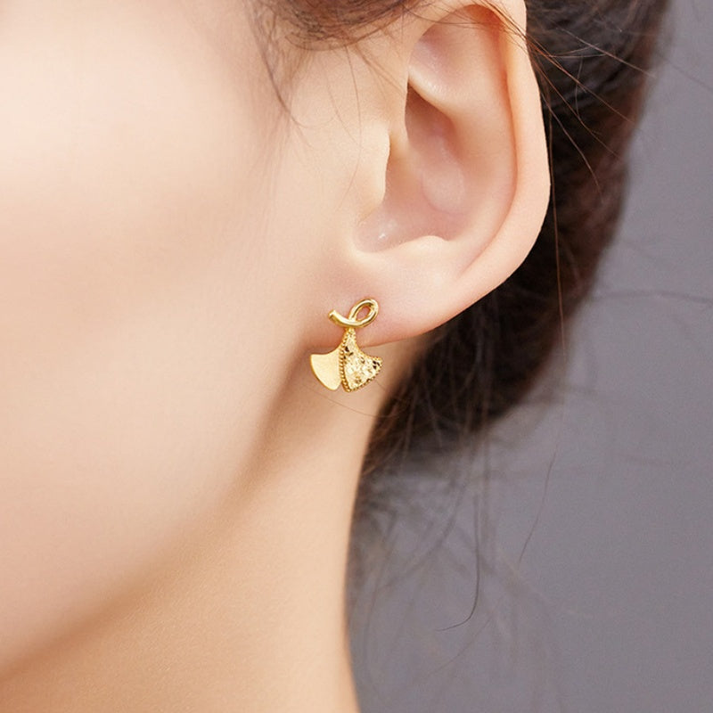 Supplier model showing the ginkgo stud earring at the ear