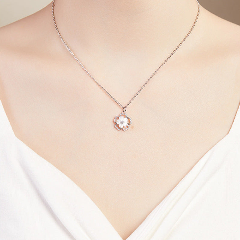 Cherry blossom mother-of-pearl necklace - 02-model