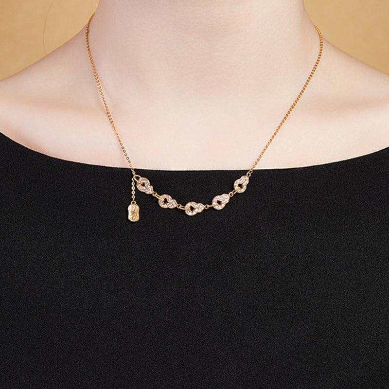 Original supplier model wearing the five-gourd silver necklace