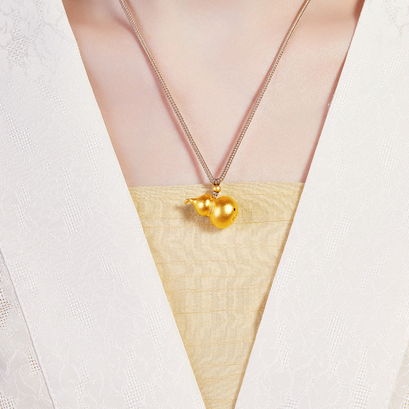 Original model wearing Style 1 light cord gourd necklace