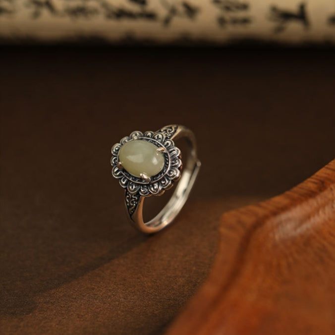 Quiet Bloom-Daisy Nephrite Jade Ring