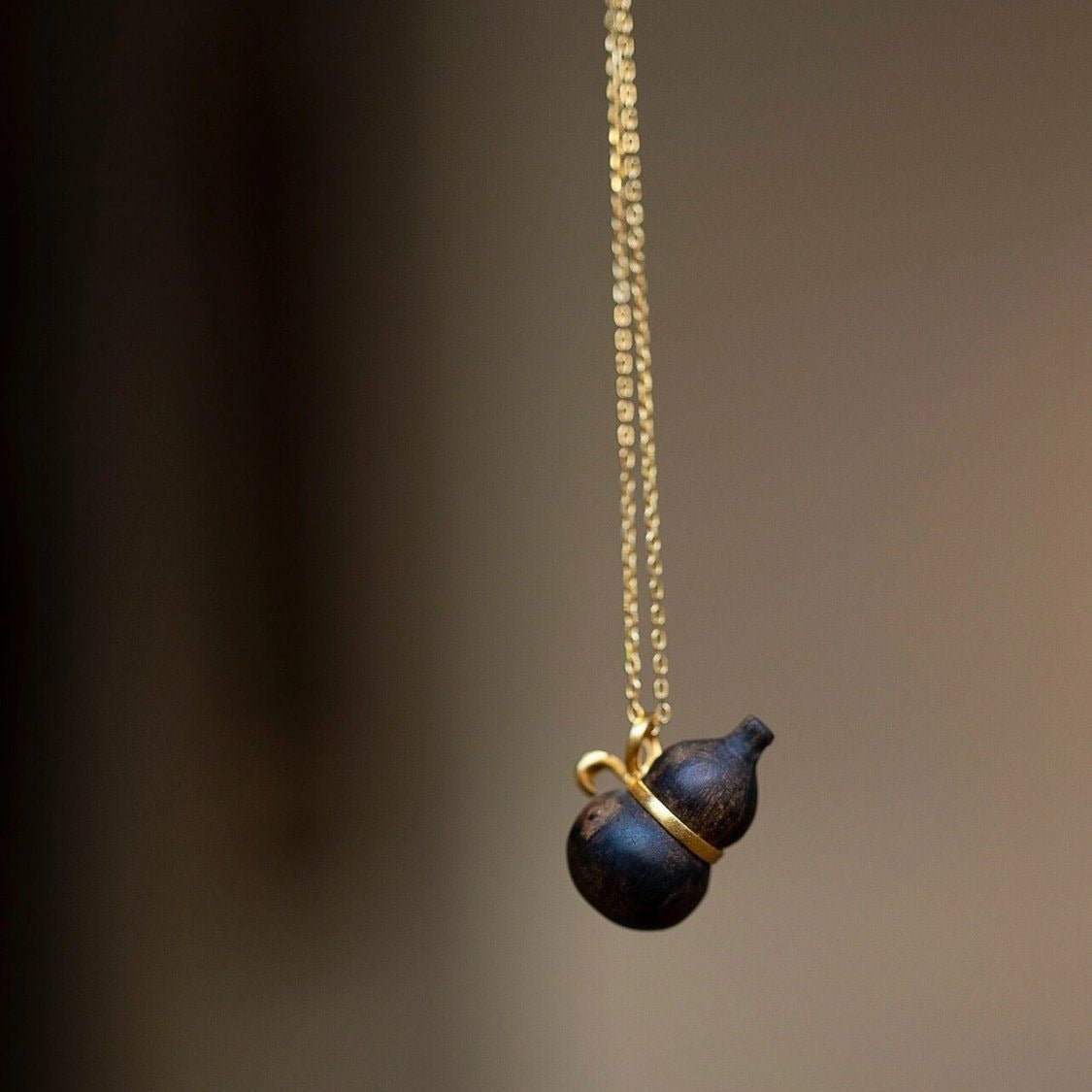 Sandalwood Gourd Pendant Necklace – Blessings of Protection, Fortune & Fulfillment