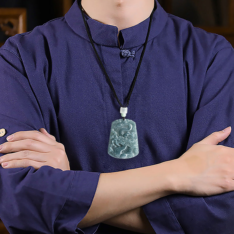 天然青緑翡翠龍ペンダント～「繁栄と平和」手彫りビジネスお守り