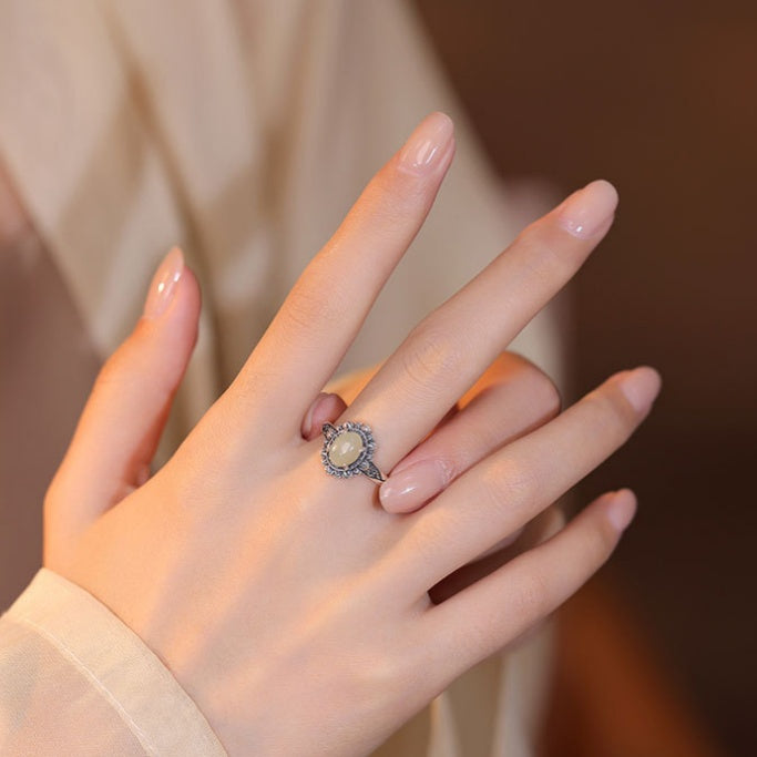 Quiet Bloom-Daisy Nephrite Jade Ring