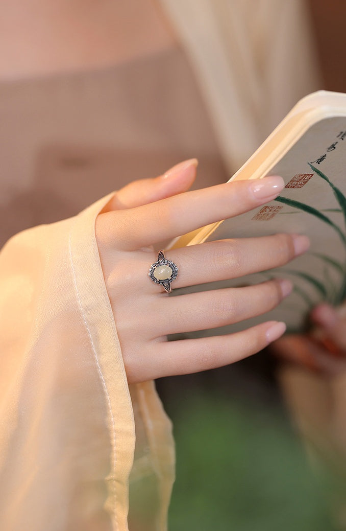 Quiet Bloom-Daisy Nephrite Jade Ring