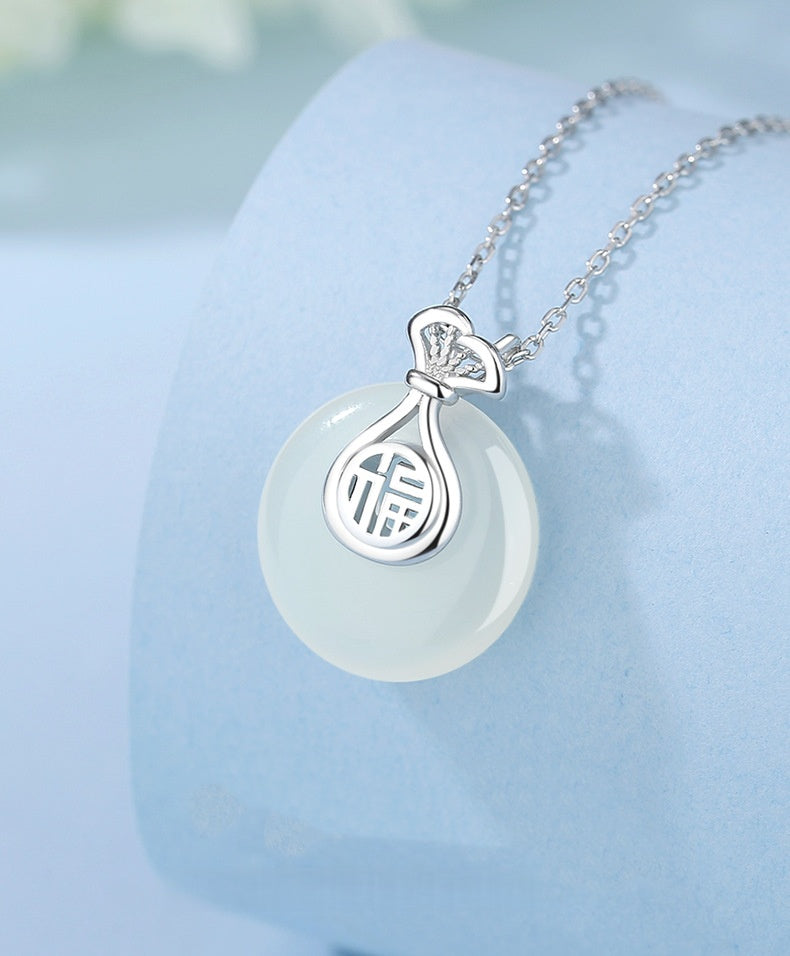 Jade “Blessing Pouch” Pendant – Calm Mind, Gentle Joy & Timeless Grace