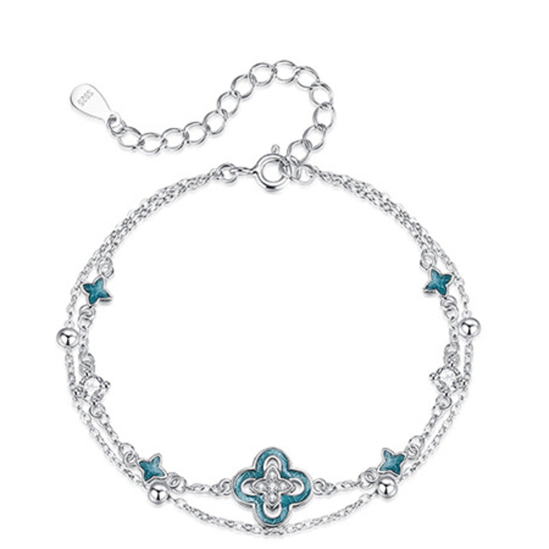 Complete clover bracelet and extension chain on white