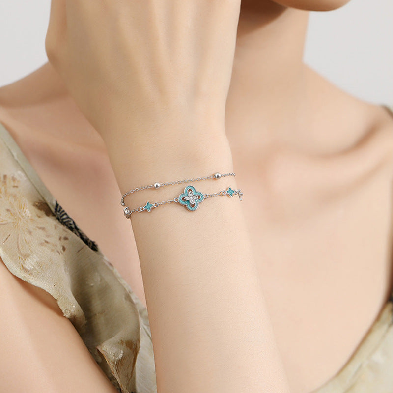 Second supplier model view of the clover bracelet