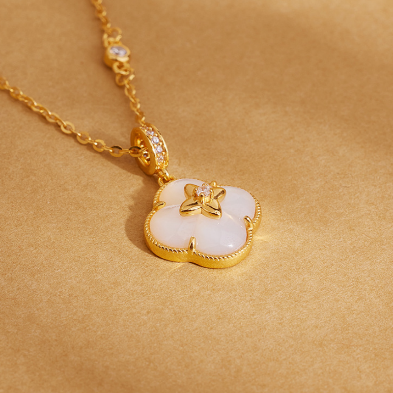 Mother-of-pearl four-leaf clover necklace 04-detail