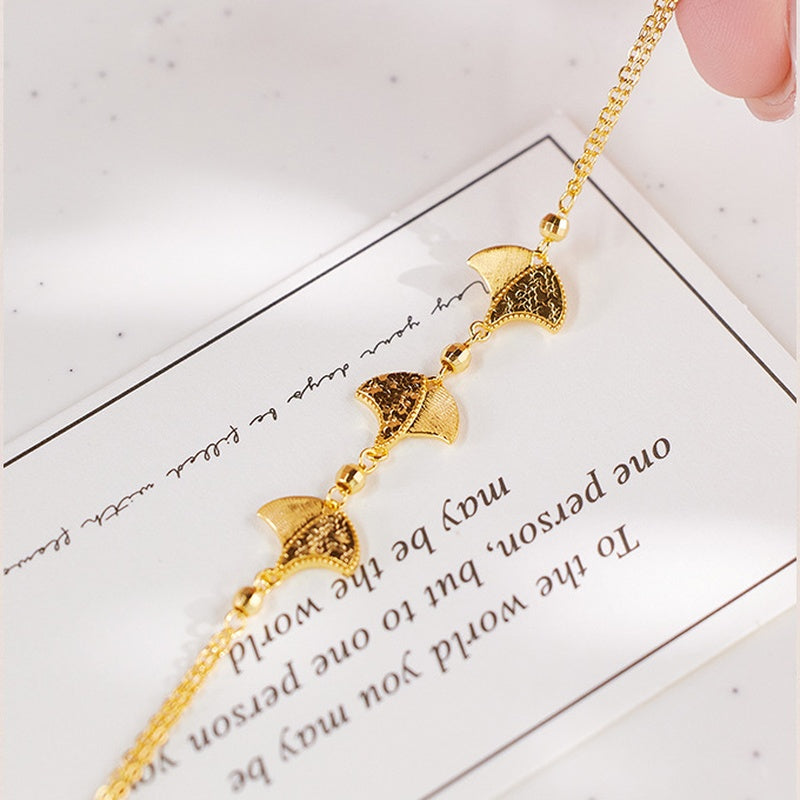 Detailed ginkgo leaf motifs on the supplier's display card
