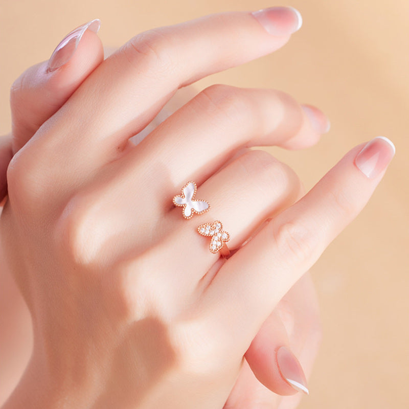 Adjustable butterfly ring worn on hand