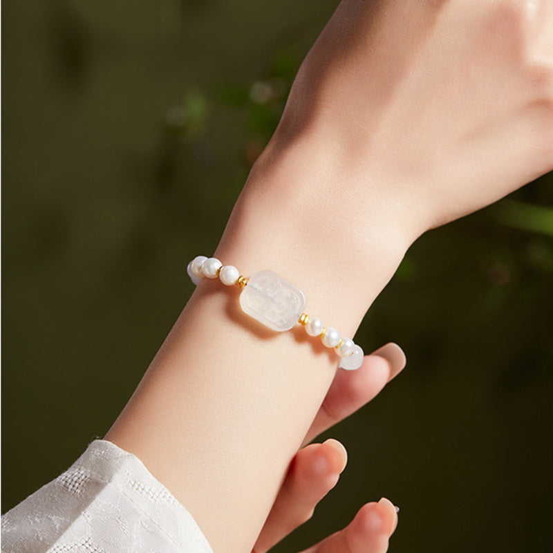 Freshwater pearl and white chalcedony bracelet wrist styling