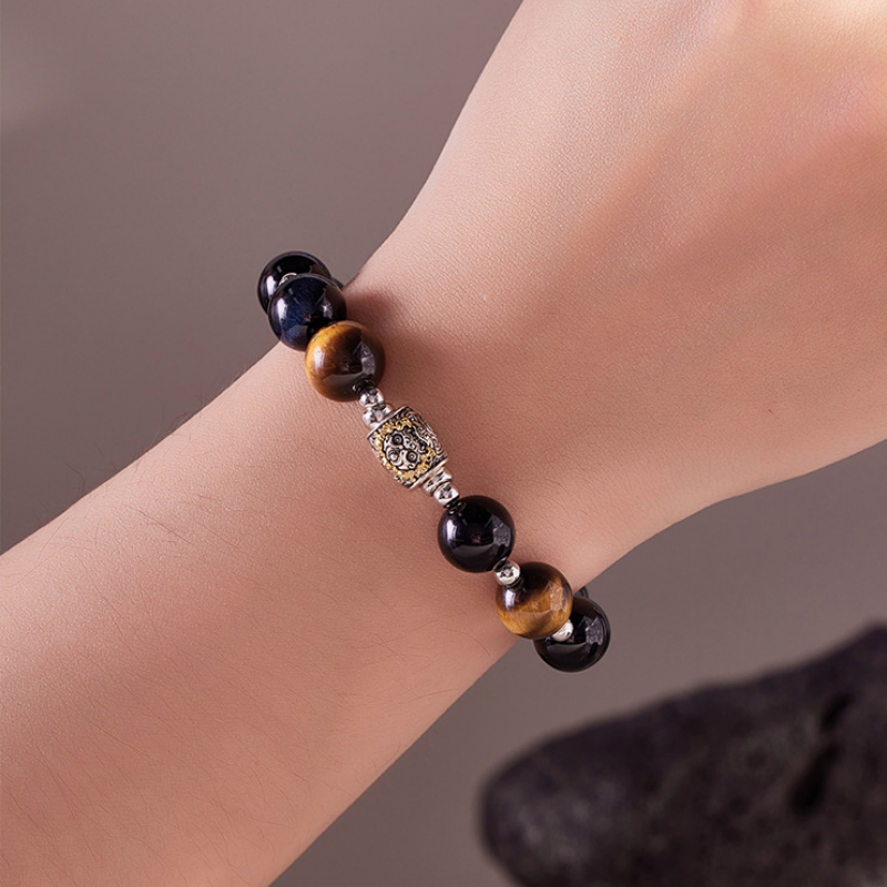 Supplier model wearing the obsidian Qilin bracelet