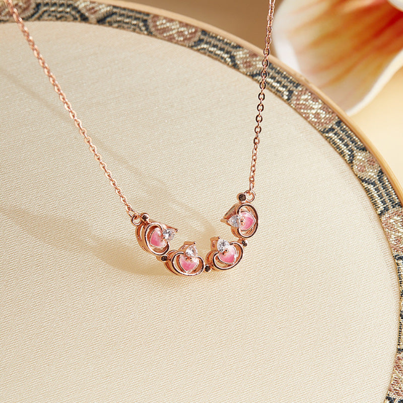 Magnetic necklace opened on a decorative plate