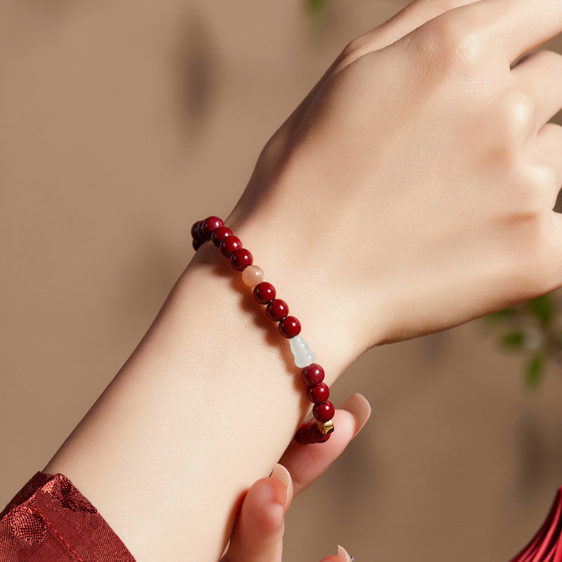 Model wearing the Purple Gold Sand gourd stretch bracelet