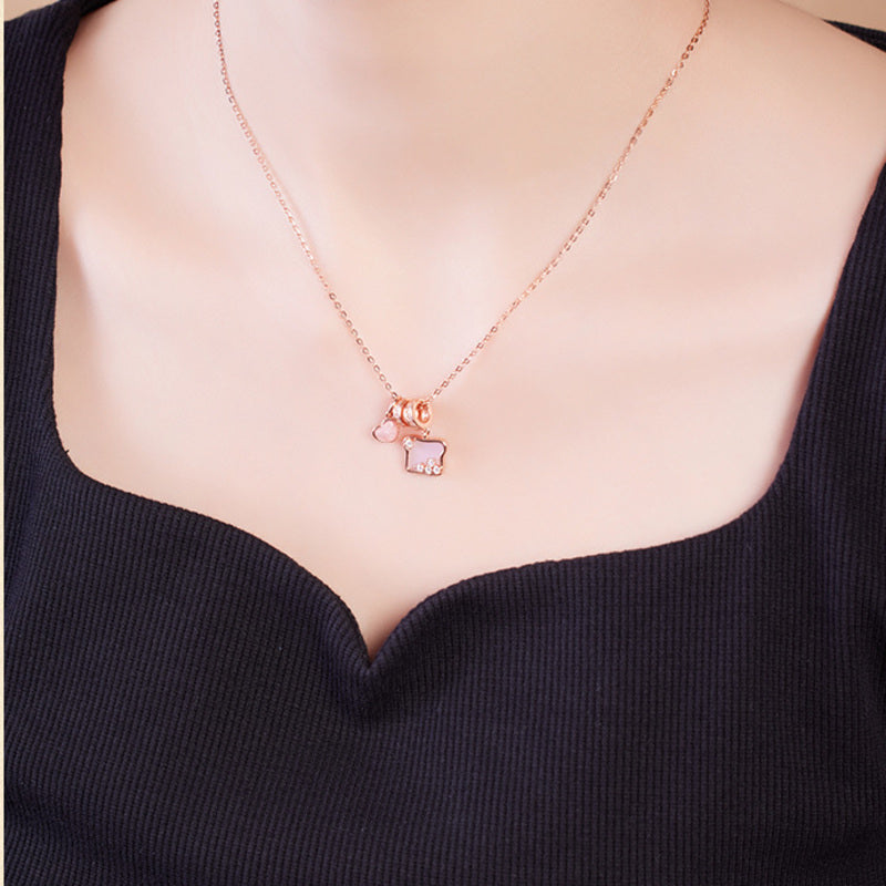 Model wearing S925 silver pink shell toast heart necklace