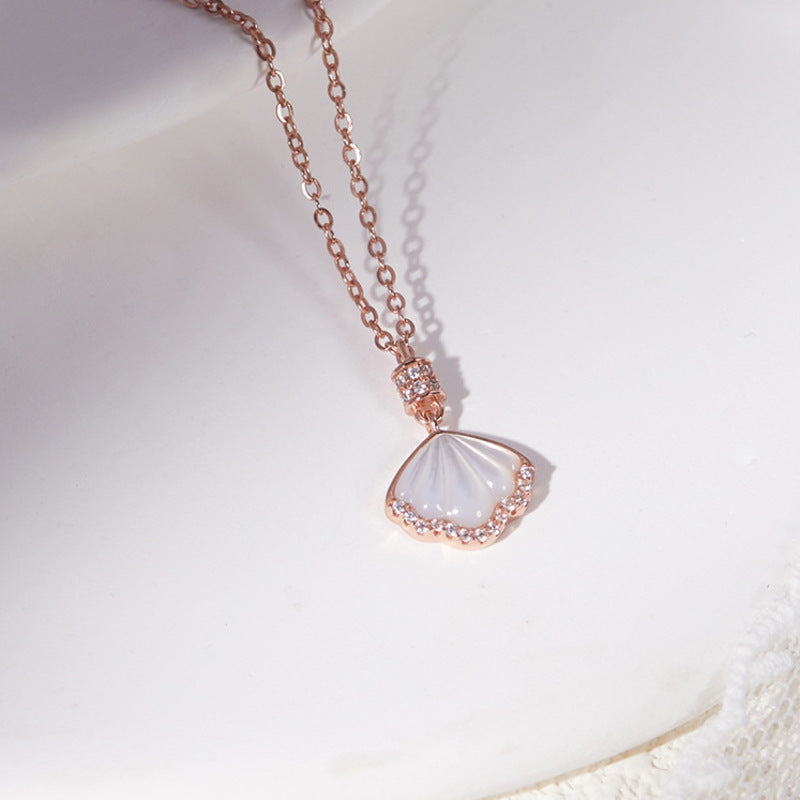 Shell necklace and fine chain