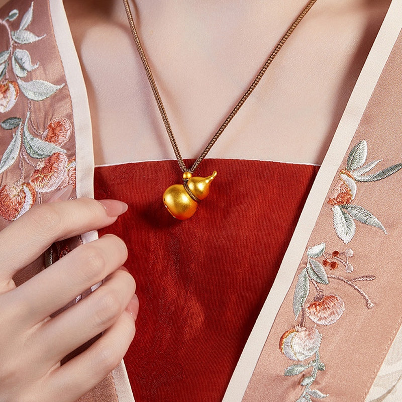 Original model wearing the gourd necklace with embroidered clothing