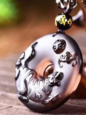 Round ice obsidian Tiger zodiac pendant close-up