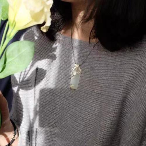 Auspicious Magpie White Jade Wealth Pendant - FengshuiGallary