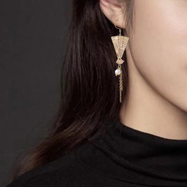 Fengshui Fan Pearl Earrings - FengshuiGallary